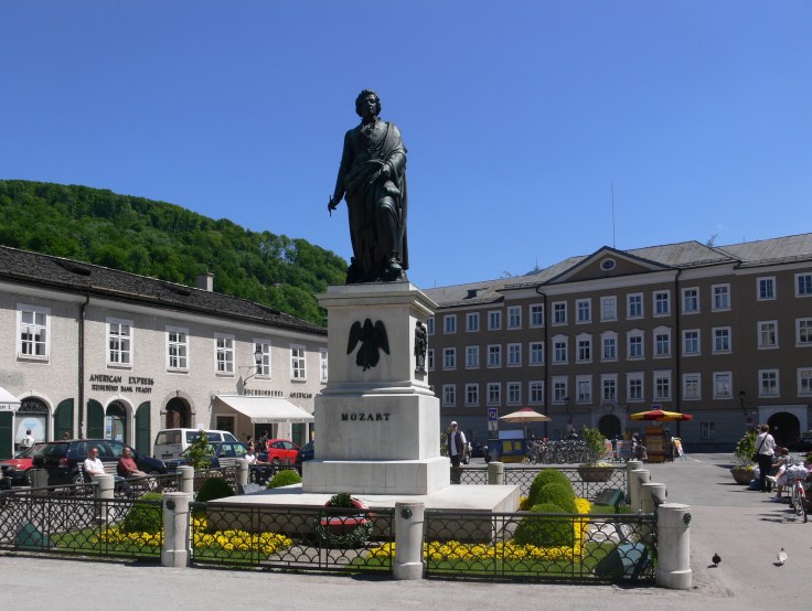 58-2salzburg_mozartdenkmal_mozartplatz