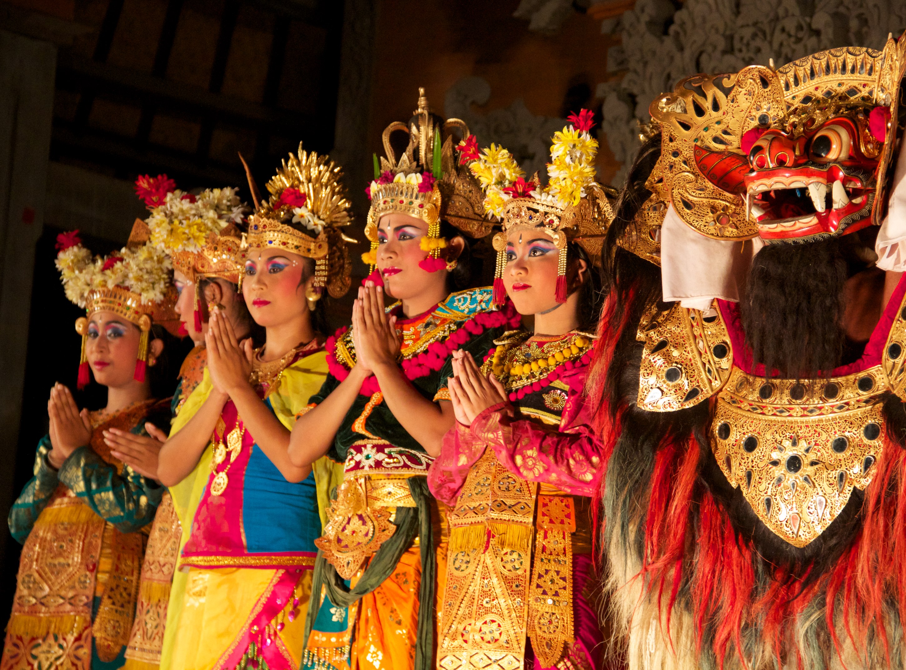 Pendet dance, Traditional Ubud Dance Performance
