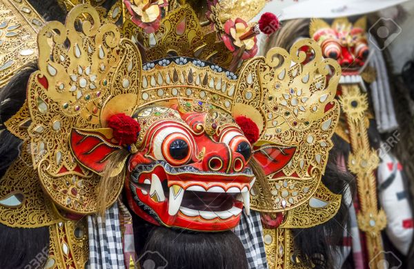 masque-de-barong-traditionnel-bali-en-indon-sie-utilis-dans-danse-performance-banque-dimages